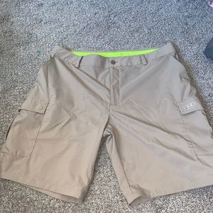UNDER ARMOUR CARGO SHORT